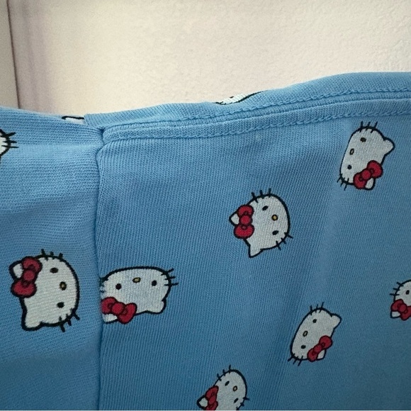 NIKE x HELLO KITTY sz M Tshirt AOP University Blue Short Sleeve DR5519 - Picture 9 of 9
